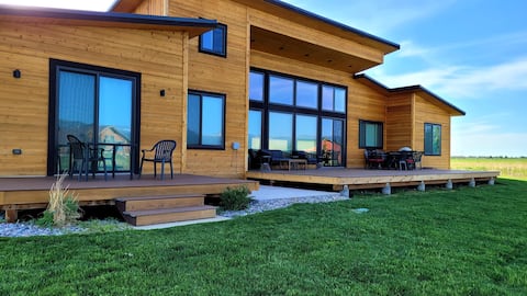 Indoor/Outdoor Living with 4-Peak Teton View