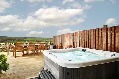 Hot Tub + Views | Cinema + Games | Pets + Families