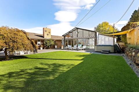 Pano Gorge Views Mid-Mod w/pool&Htub outdoor oasis