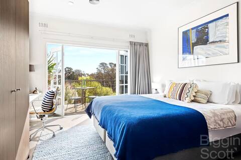 Secluded Treetop Views to Clunes