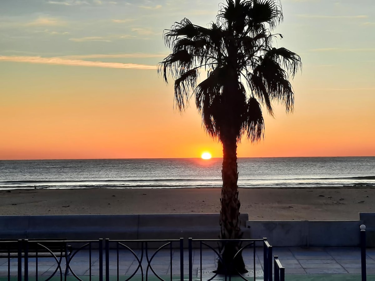 Top performing Airbnb: Sea view apartment in Port La Nouvelle