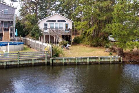 Canal Front Cottage - Family & Pet Friendly!