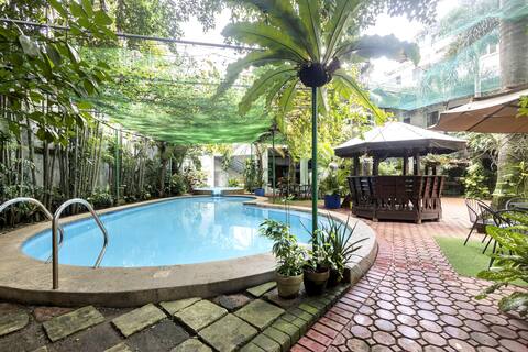 1 min. walk from Ayala Mall -Private Vacation Home
