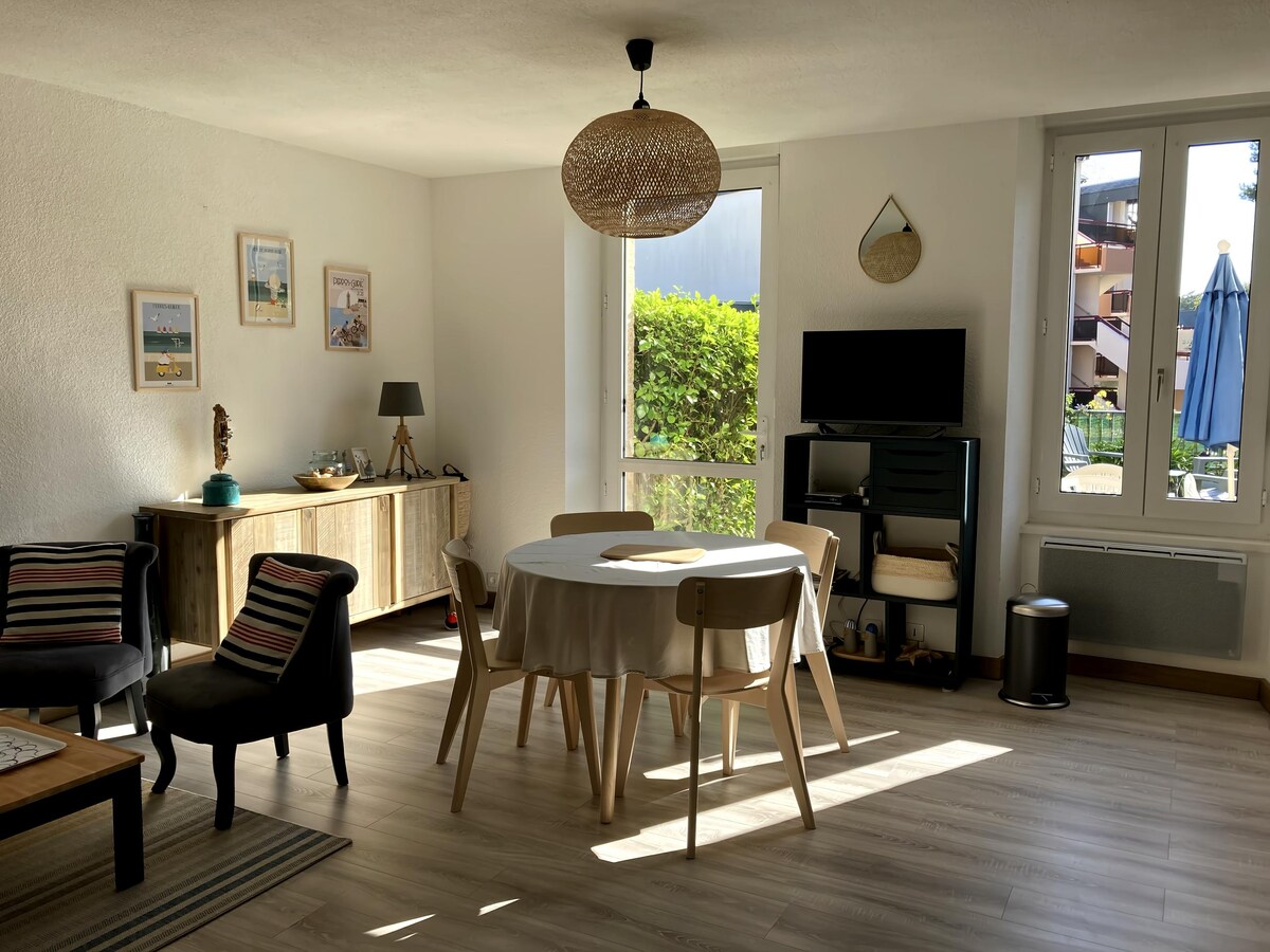 Propriété Airbnb réussie: Ground floor apartment with garden, 100 m from the sea à Perros Guirec