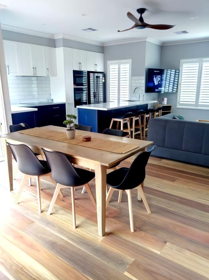 Popular Airbnb listing: ALVA'S COTTAGE -Walk to beach shops restaurants in Barwon Heads