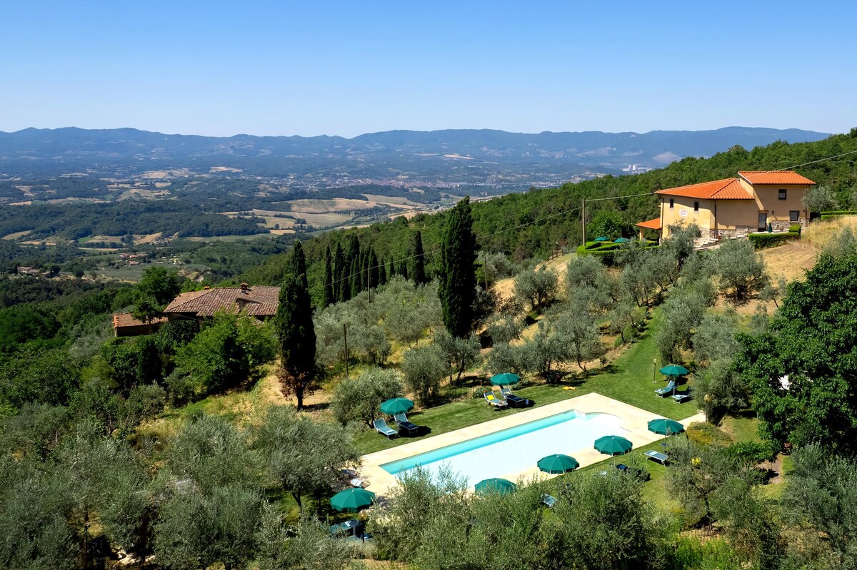 Top performing Airbnb: "Gelso" (Mulberry) 2/4p, pool, garden, view in Loro Ciuffenna