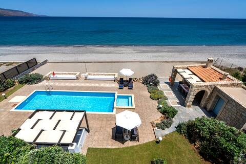 Beachfront villa w/private pool, ping pong and BBQ