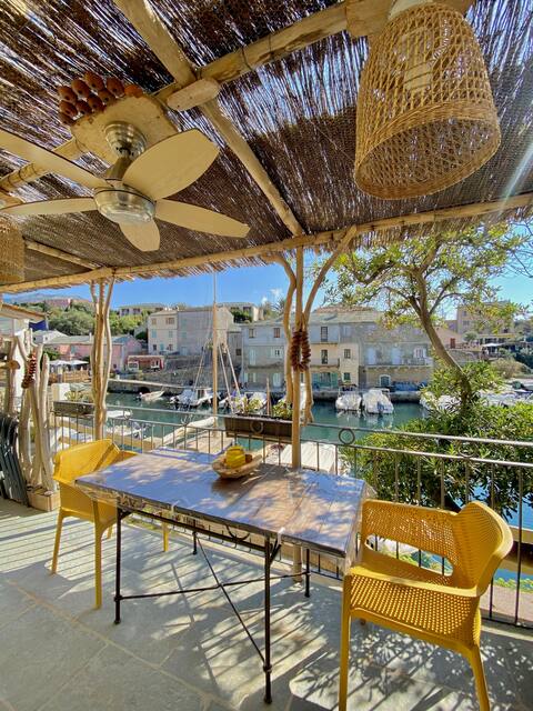 Charming house on the harbor of centuri
