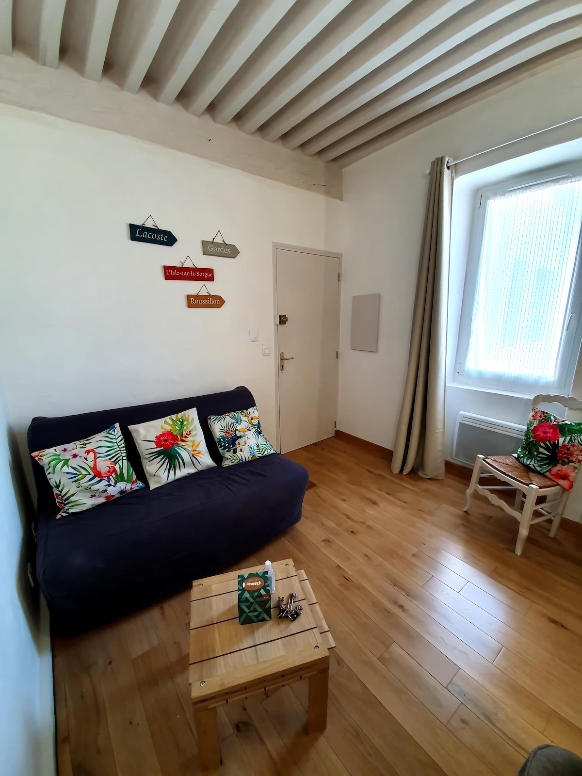 Annonce Airbnb populaire: Atypical apartment in a former convent à L'isle Sur La Sorgue