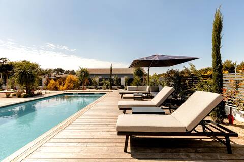 12 guests luxury villa with heated swimming pool