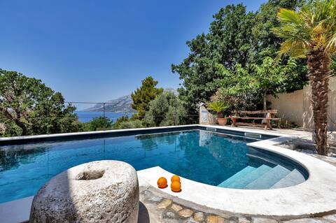 Villa Relax Brela / 200m to the beach! Unique!