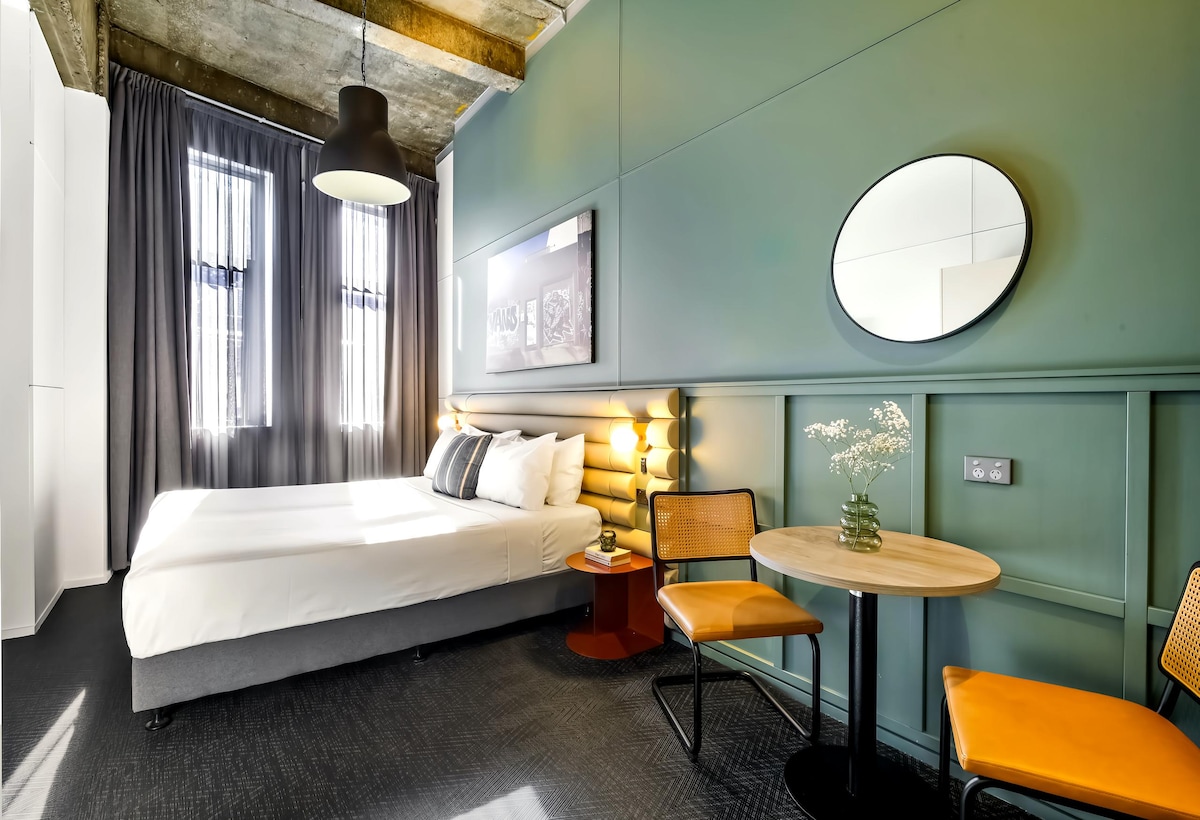 Top performing Airbnb: Daily Service with Concierge on Enmore Road in Newtown