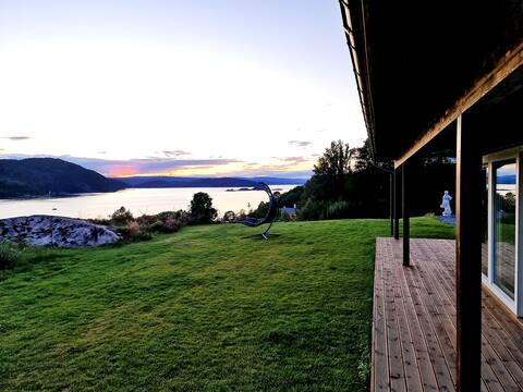 Modern cabin with panoramic views of the Oslo fjord