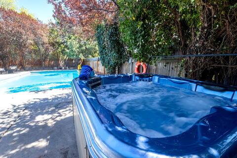 Fun For The Entire Family! House with pool/hot tub