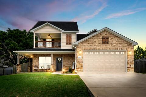 The Bunk Haus - Sleeps 8 & Beautiful NEW POOL
