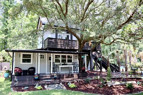 Treehouse Hideaway