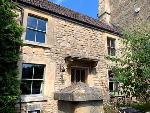 Charming cottage in the country just outside Bath