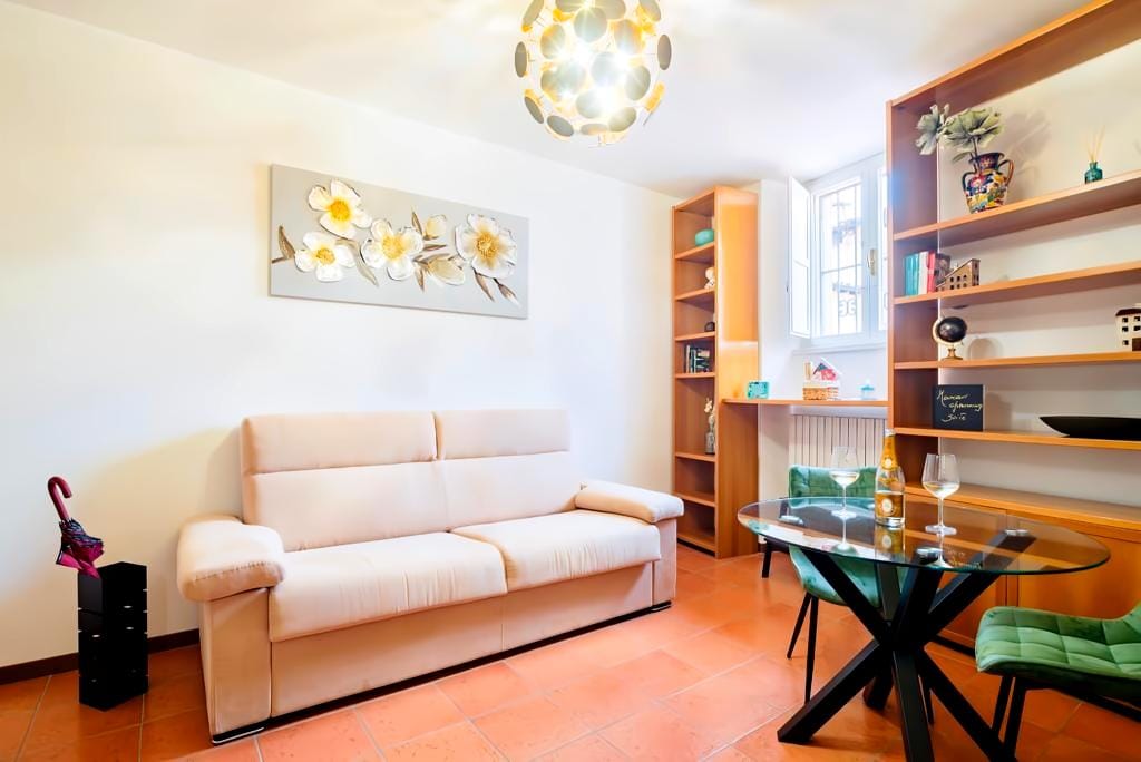 Popular Airbnb listing: Lovely suite on Lake Como, with box in Lecco