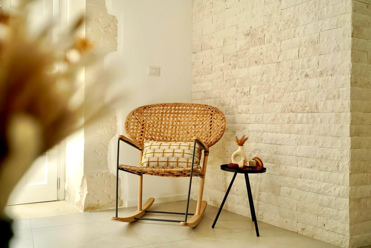 Top performing Airbnb: NINA of Casabella, Experience in Ortigia market in Siracusa