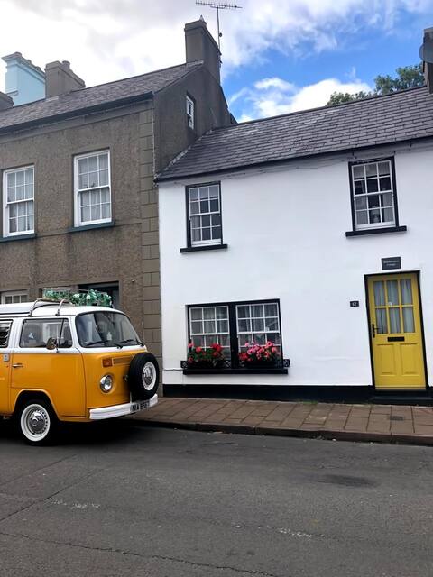 Village Cottage in the heart of the Glens