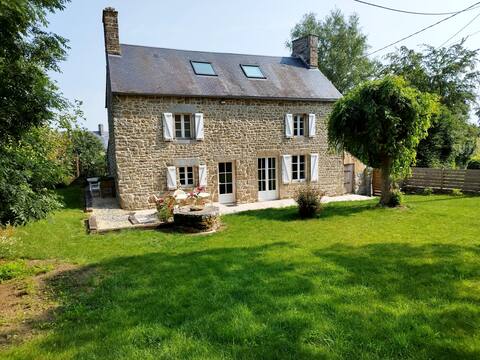 authentic house, close to sea, large enclosed garden