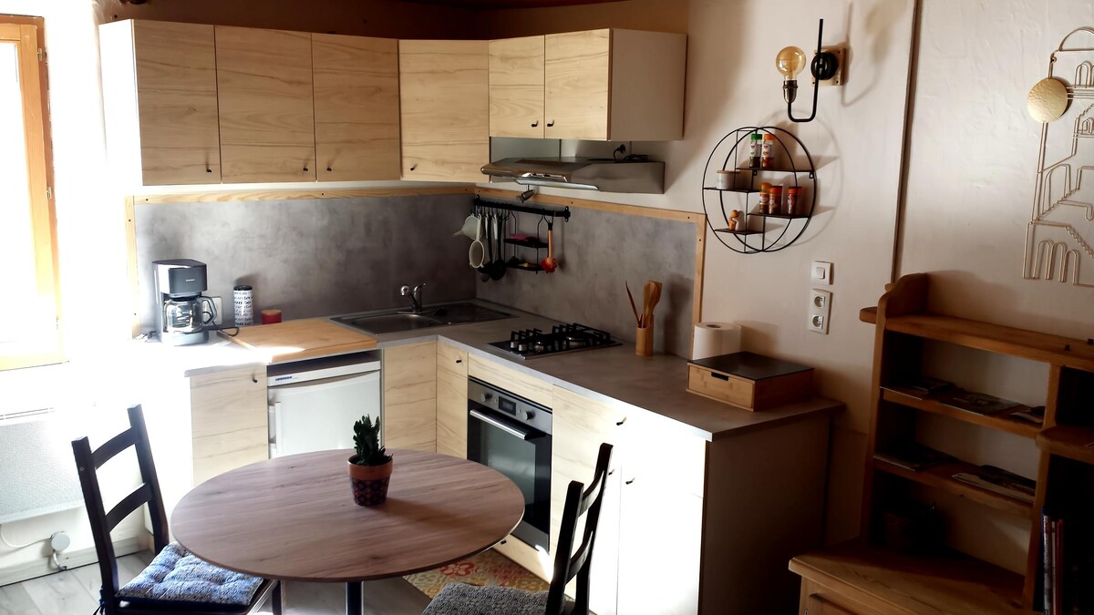 Top Airbnb: Cute little apartment in the city center à Briançon