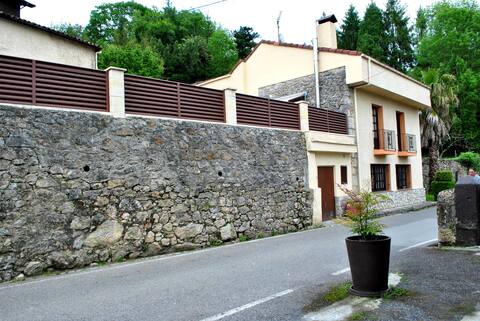 Cottage with pool in downtown Asturias