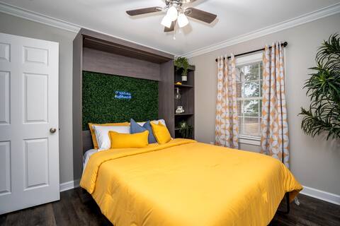 Modern Home In PRIME location - King Bed/ Spacious