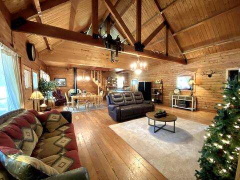 Charmingly Rustic, Mountain River Ranch Cabin
