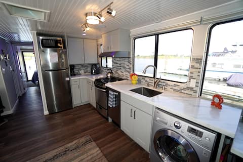 HouseBoat+Sauna+Fireplace+Best Fishing spot
