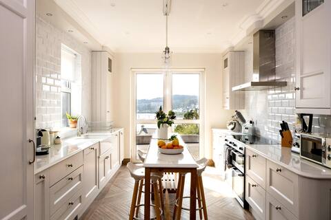 Luxury Waterfront House