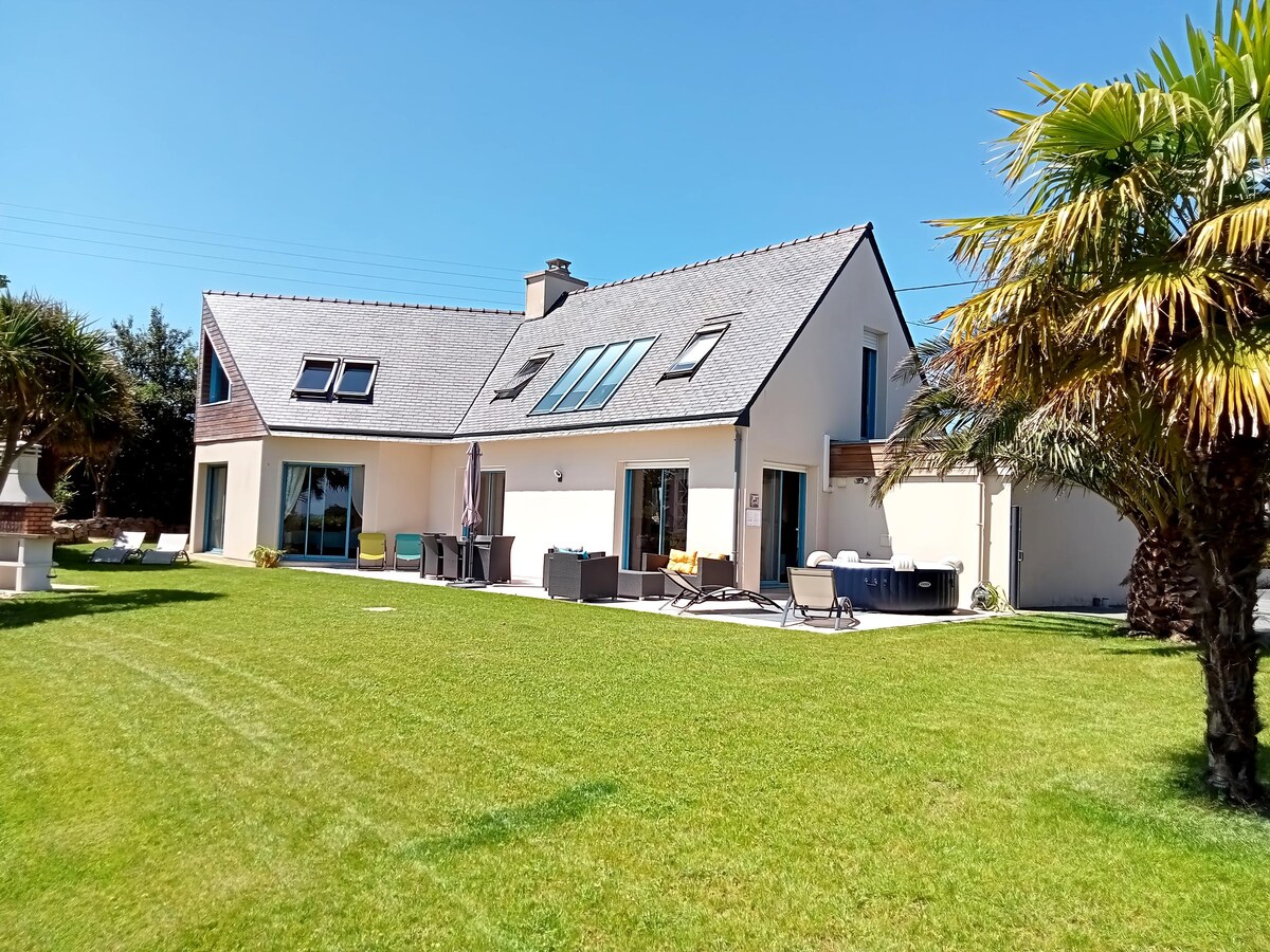 Annonce Airbnb populaire: Family stay, sea view & relaxation, beach à Saint Pol De Léon