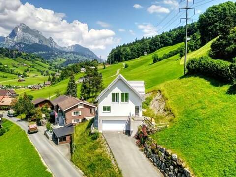 New Chalet with breathtaking views!