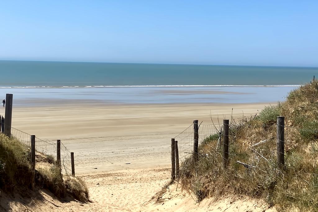 Top Airbnb: ¤Art Deco apartment: forest, ocean... quiet in Saint Jean De Monts