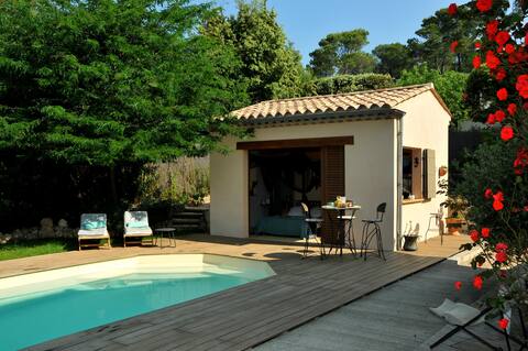 Mini lodge pool terrace Provence green Verdon