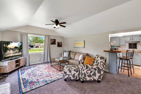 ★Uptown Maumee Renovated Cottage by the River★