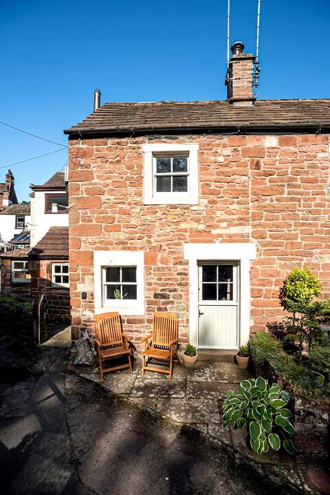 Charming 1 bedroom cottage close to Lake District