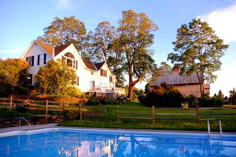Mountain View Farmhouse w/ Orchard & Foliage