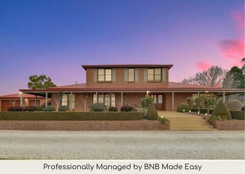 Snowline - Ultimate Getaway, Pool, Sleeps 16