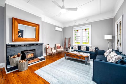 Top Airbnb: Beautiful La Demeure -Cozy Fireplace during Winter in Cessnock City Council