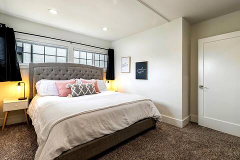 2Br/1Ba cozy home in downtown Lynden