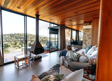 Native Cabin: Charm and sophistication in the mountain!