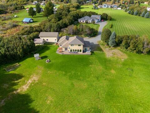 Icy Bay Getaway-fantastic home, and bay views