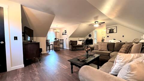 Private Efficiency Suite ~ King Bed ~ Baltimore Co