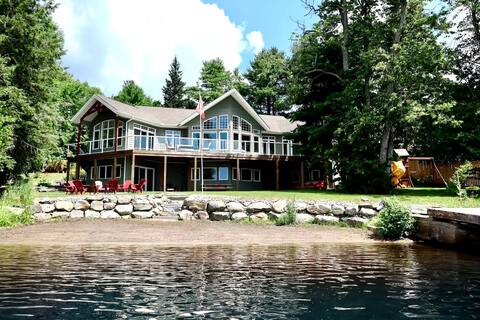 5 Bedroom Lakefront Cottage with Private Beach