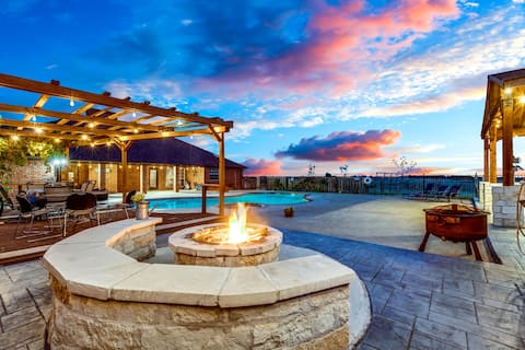 Texas Farmhouse on 10 Acres with Pool &Hot tub Spa