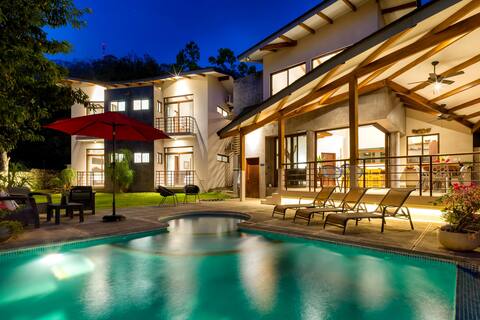 BEACHFRONT Family Home -superb features - CEIBAMAR
