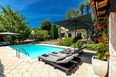 Private & comfortable stone villa with pool
