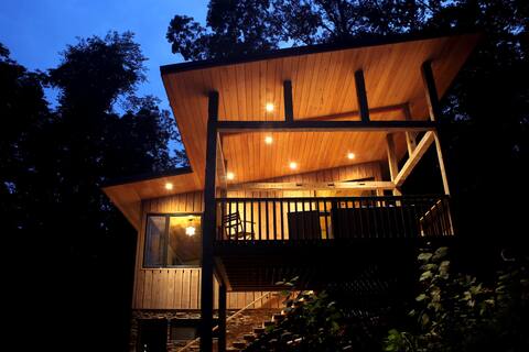“Lemon Blossom”Lakehouse by Brownsmith Studios
