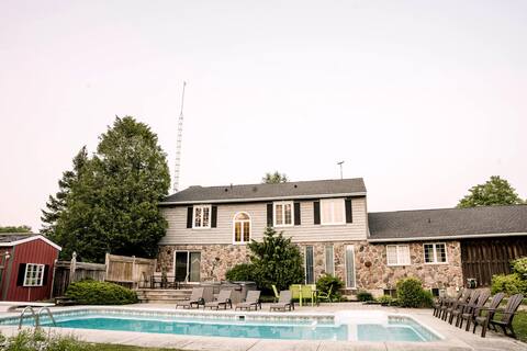 Getaway with Trails, Pool, Games - Sauble